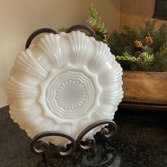Anchor Hocking vintage white milk glass oyster/deviled egg plate w/gold trim - Picture 3 of 4